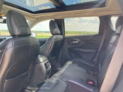 Used 2019 Jeep Cherokee 4d SUV 4WD Latitude Plus 3.2L at Rooster Auto Sales near Vinton, IA