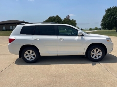 Used 2010 Toyota Highlander 4d SUV AWD SE at Rooster Auto Sales near Vinton, IA