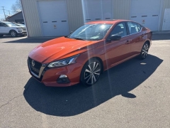 Used 2020  Nissan Altima 4d Sedan AWD 2&period;5L SR at A&plus; Autobrokers near Mt&period; Vernon&comma; OH