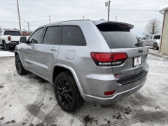 Used 2018  Jeep Grand Cherokee 4d SUV 4WD Laredo Altitude at A&plus; Autobrokers near Mt&period; Vernon&comma; OH