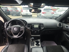 Used 2019  Jeep Grand Cherokee 4d SUV 4WD Laredo Altitude at A&plus; Autobrokers near Mt&period; Vernon&comma; OH