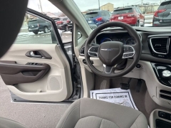 Used 2017  Chrysler Pacifica 4d Wagon Touring at A&plus; Autobrokers near Mt&period; Vernon&comma; OH