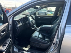 Used 2017  Toyota Highlander 4d SUV AWD Limited Platinum at A&plus; Autobrokers near Mt&period; Vernon&comma; OH