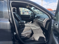 Used 2019  Jeep Grand Cherokee 4d SUV 4WD Laredo Altitude at A&plus; Autobrokers near Mt&period; Vernon&comma; OH