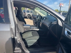 Used 2020  Nissan Pathfinder 4d SUV 4WD S at A&plus; Autobrokers near Mt&period; Vernon&comma; OH
