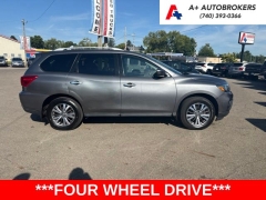  2020 Nissan Pathfinder 4d SUV 4WD S at A&plus; Autobrokers near Mt&period; Vernon&comma; OH