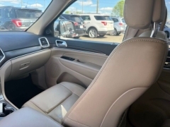 Used 2017  Jeep Grand Cherokee 4d SUV 4WD Limited at A&plus; Autobrokers near Mt&period; Vernon&comma; OH