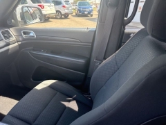 Used 2019  Jeep Grand Cherokee 4d SUV 4WD Laredo E at A&plus; Autobrokers near Mt&period; Vernon&comma; OH
