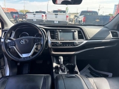 Used 2017  Toyota Highlander 4d SUV AWD Limited Platinum at A&plus; Autobrokers near Mt&period; Vernon&comma; OH