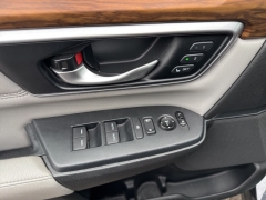 Used 2017  Honda CR-V 4d SUV AWD Touring at A&plus; Autobrokers near Mt&period; Vernon&comma; OH