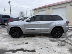 Used 2018  Jeep Grand Cherokee 4d SUV 4WD Laredo Altitude at A&plus; Autobrokers near Mt&period; Vernon&comma; OH