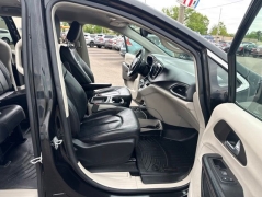Used 2017  Chrysler Pacifica 4d Wagon Touring-L at A&plus; Autobrokers near Mt&period; Vernon&comma; OH