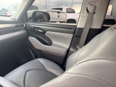 Used 2020  Toyota Highlander 4d SUV AWD XLE at A&plus; Autobrokers near Mt&period; Vernon&comma; OH