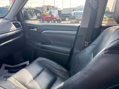 Used 2017  Toyota Highlander 4d SUV AWD Limited Platinum at A&plus; Autobrokers near Mt&period; Vernon&comma; OH