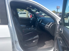 Used 2018  Jeep Grand Cherokee 4d SUV 4WD Laredo Altitude at A&plus; Autobrokers near Mt&period; Vernon&comma; OH