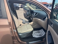 Used 2017  Hyundai Tucson 4d SUV AWD Limited at A&plus; Autobrokers near Mt&period; Vernon&comma; OH