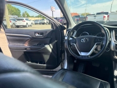 Used 2017  Toyota Highlander 4d SUV AWD Limited Platinum at A&plus; Autobrokers near Mt&period; Vernon&comma; OH