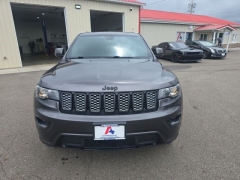 Used 2019  Jeep Grand Cherokee 4d SUV 4WD Laredo Altitude at A&plus; Autobrokers near Mt&period; Vernon&comma; OH
