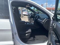 Used 2019  Jeep Grand Cherokee 4d SUV 4WD Laredo E at A&plus; Autobrokers near Mt&period; Vernon&comma; OH