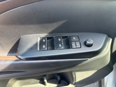 Used 2017  Toyota Highlander 4d SUV AWD Limited Platinum at A&plus; Autobrokers near Mt&period; Vernon&comma; OH