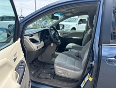 Used 2017  Toyota Sienna 4d Wagon LE 8-Pass at A&plus; Autobrokers near Mt&period; Vernon&comma; OH