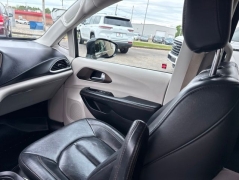 Used 2017  Chrysler Pacifica 4d Wagon Touring-L at A&plus; Autobrokers near Mt&period; Vernon&comma; OH