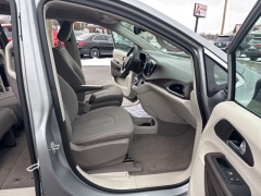 Used 2017  Chrysler Pacifica 4d Wagon Touring at A&plus; Autobrokers near Mt&period; Vernon&comma; OH