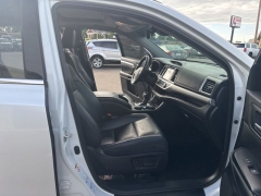 Used 2019  Toyota Highlander 4d SUV AWD XLE at A&plus; Autobrokers near Mt&period; Vernon&comma; OH