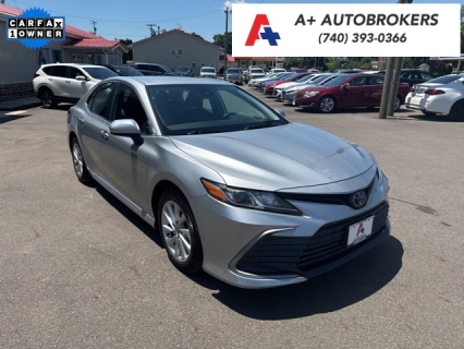 2022 Toyota Camry LE's photo