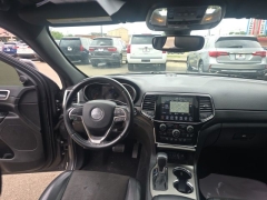 Used 2019  Jeep Grand Cherokee 4d SUV 4WD Laredo Altitude at A&plus; Autobrokers near Mt&period; Vernon&comma; OH