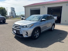 Used 2017  Toyota Highlander 4d SUV AWD Limited Platinum at A&plus; Autobrokers near Mt&period; Vernon&comma; OH