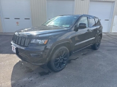 Used 2019  Jeep Grand Cherokee 4d SUV 4WD Laredo Altitude at A&plus; Autobrokers near Mt&period; Vernon&comma; OH