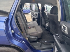 Used 2020  Nissan Pathfinder 4d SUV 4WD S at A&plus; Autobrokers near Mt&period; Vernon&comma; OH