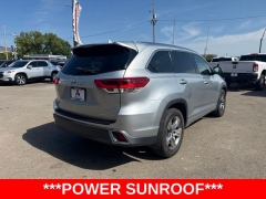 Used 2017  Toyota Highlander 4d SUV AWD Limited Platinum at A&plus; Autobrokers near Mt&period; Vernon&comma; OH