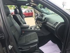 Used 2019  Jeep Grand Cherokee 4d SUV 4WD Laredo Altitude at A&plus; Autobrokers near Mt&period; Vernon&comma; OH