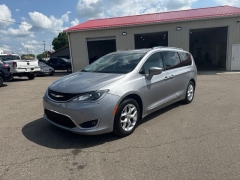Used 2018  Chrysler Pacifica 4d Wagon Touring L at A&plus; Autobrokers near Mt&period; Vernon&comma; OH
