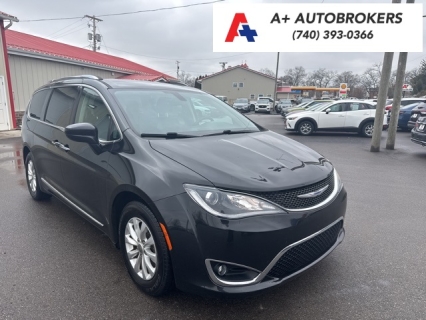 2019 Chrysler Pacifica Touring L's photo