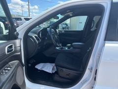 Used 2019  Jeep Grand Cherokee 4d SUV 4WD Laredo E at A&plus; Autobrokers near Mt&period; Vernon&comma; OH