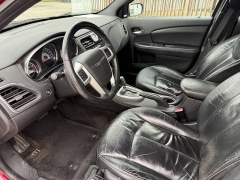 Used 2013  Chrysler 200 4d Sedan Limited at Dave White Auto Credit near Sylvania, OH