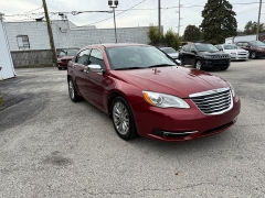 Used 2013  Chrysler 200 4d Sedan Limited at Dave White Auto Credit near Sylvania, OH