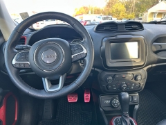 Used 2020  Jeep Renegade 4d SUV 4WD Trailhawk at Dave White Auto Credit near Sylvania, OH