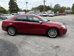Used 2013  Chrysler 200 4d Sedan Limited at Dave White Auto Credit near Sylvania, OH