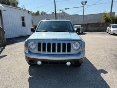 Used 2014  Jeep Patriot 4d SUV 4WD Latitude at Dave White Auto Credit near Sylvania, OH