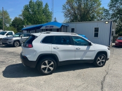 Used 2019 Jeep Cherokee 4d SUV 4WD Limited 2.0L Turbo at Dave White Auto Credit near Sylvania, OH