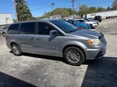 Used 2014 Chrysler Town & Country 4d Wagon Touring L at Dave White Auto Credit near Sylvania, OH