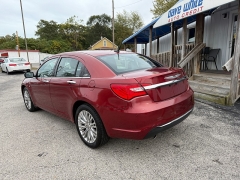 Used 2013  Chrysler 200 4d Sedan Limited at Dave White Auto Credit near Sylvania, OH