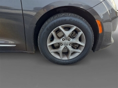 Used 2020  Chrysler Pacifica Limited FWD at Dime Down by Frank Leta near Bridgeton, MO