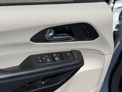 Used 2024  Chrysler Pacifica Hybrid Select FWD at Dime Down by Frank Leta near Bridgeton&comma; MO