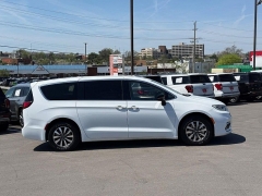 Used 2024  Chrysler Pacifica Hybrid Select FWD at Dime Down by Frank Leta near Bridgeton&comma; MO