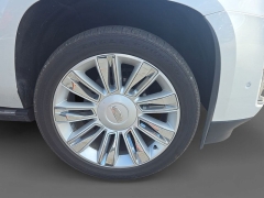 Used 2017  Cadillac Escalade 4d SUV 4WD Platinum at Dime Down by Frank Leta near Bridgeton&comma; MO